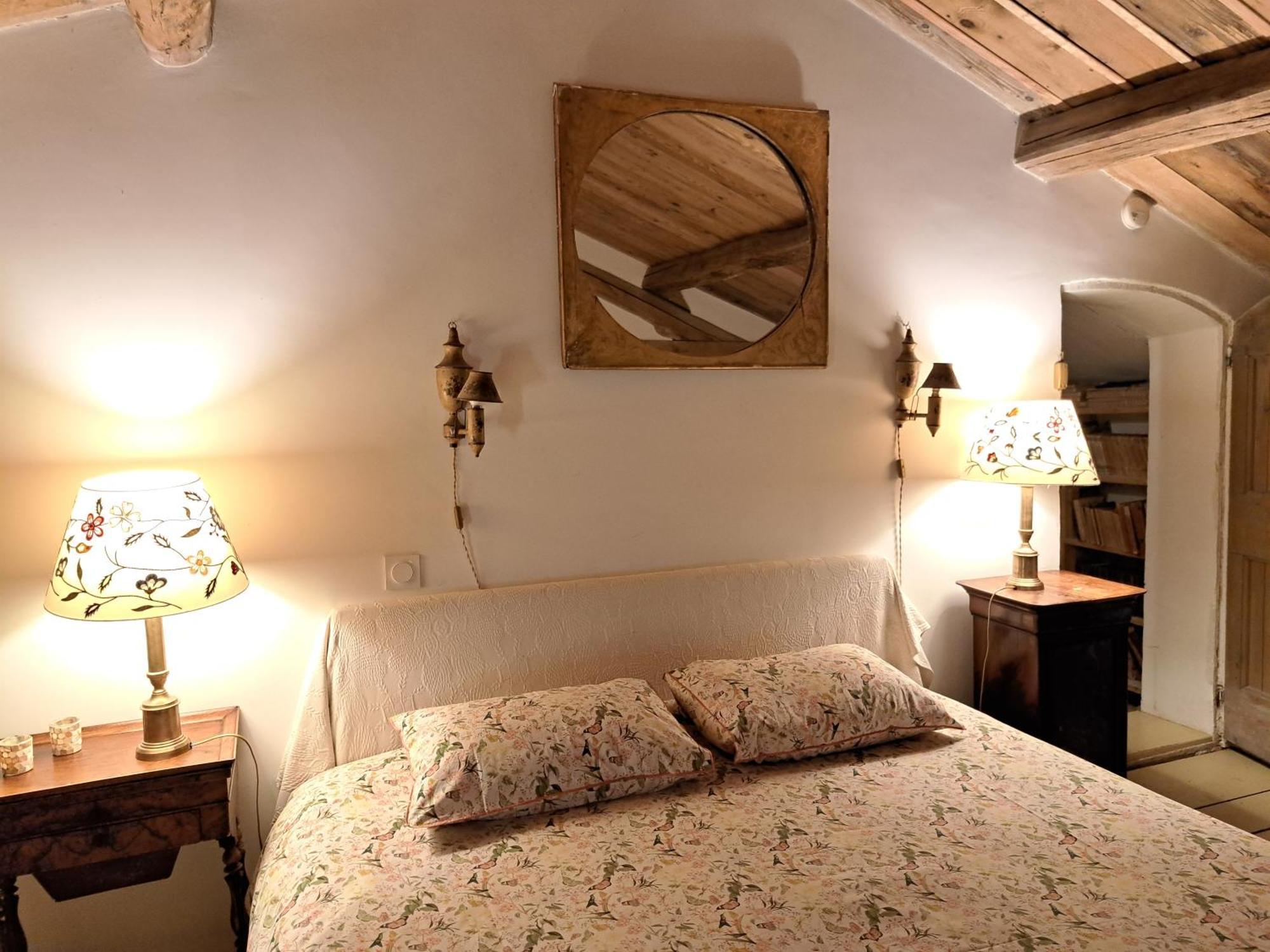 Le Mas Du Lac Uzes Exterior photo