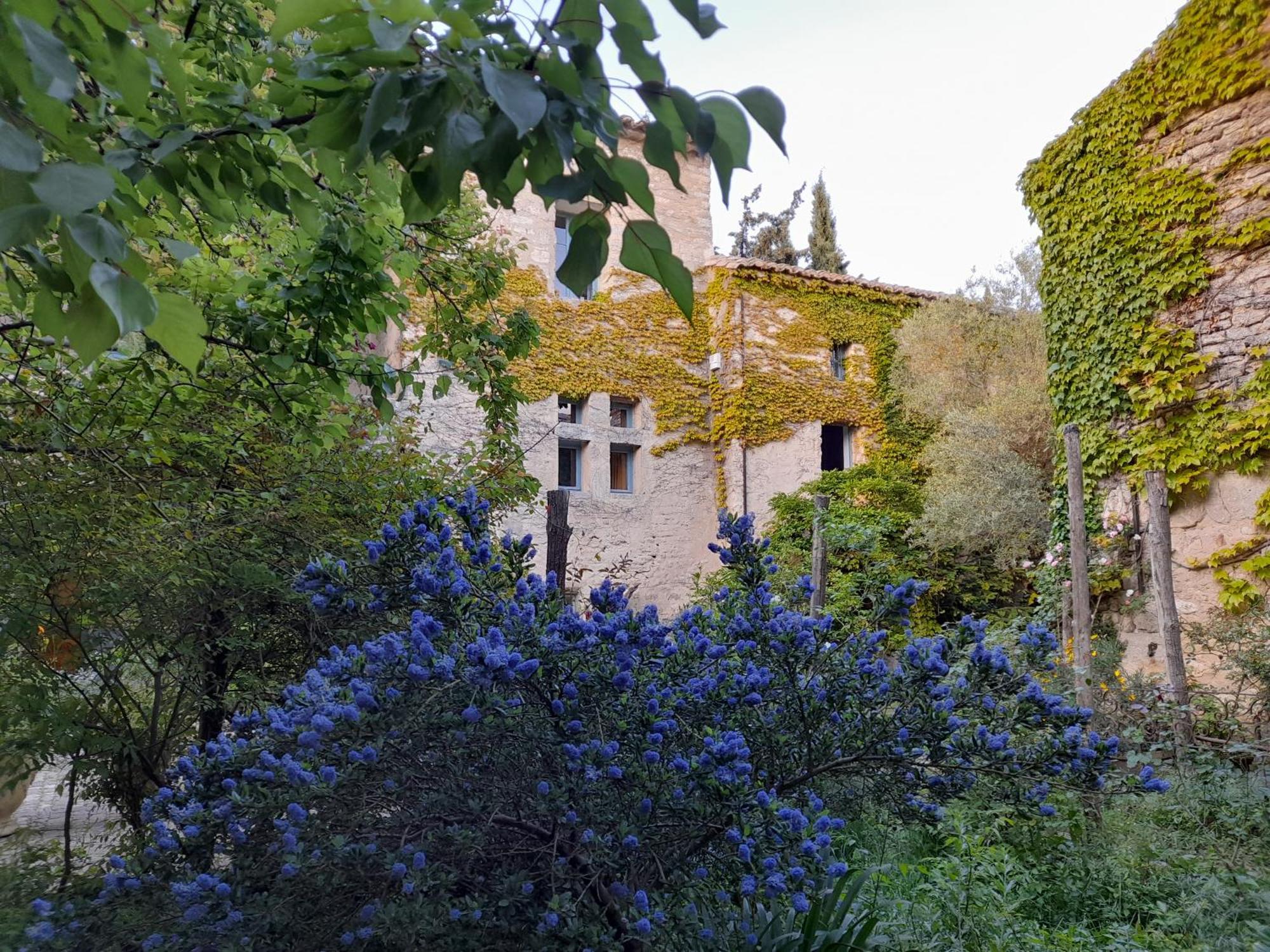Le Mas Du Lac Uzes Exterior photo